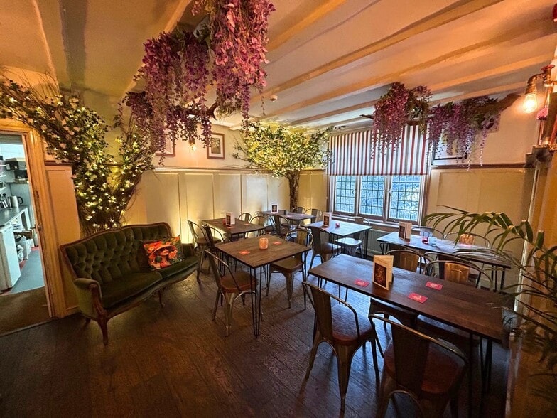 York Hl, Loughton for sale - Building Photo - Image 2 of 5