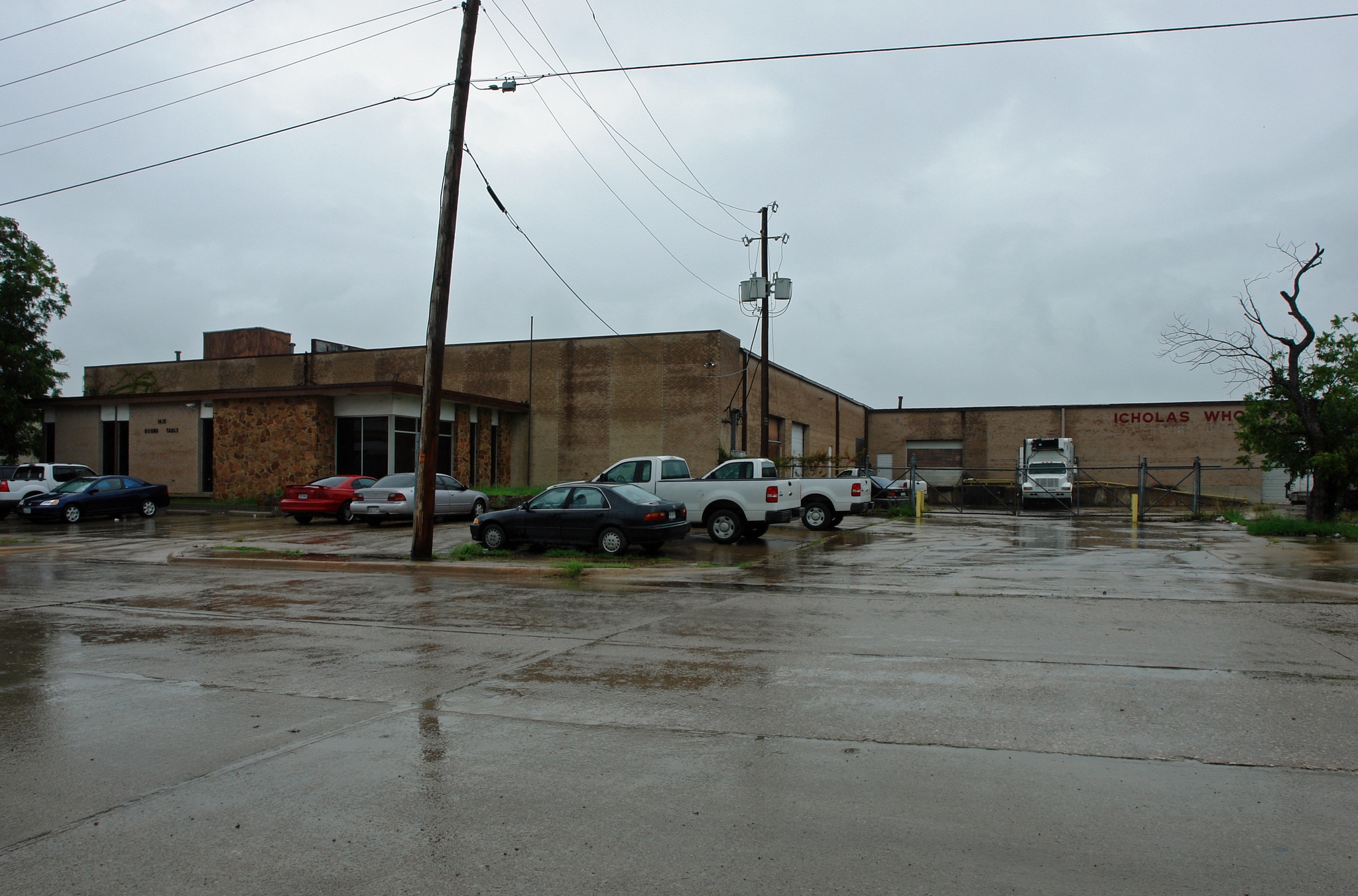 1415 Round Table Dr, Dallas, TX for lease Typical Floor Plan- Image 1 of 4