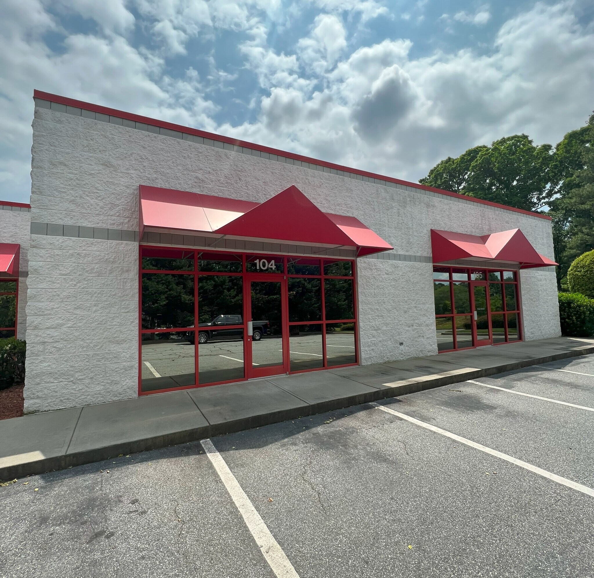 1540 Westbrook Plaza Dr, Winston-Salem, NC for lease Building Photo- Image 1 of 1