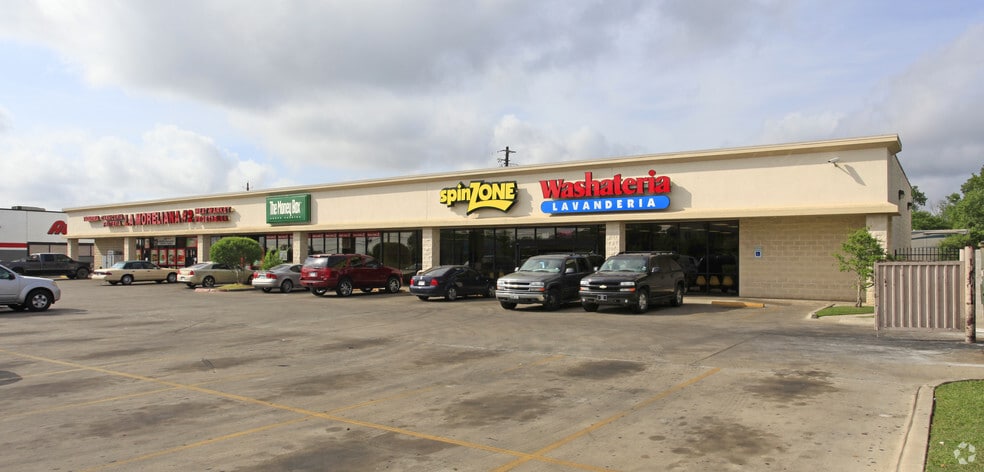 1909 E William Cannon Dr, Austin, TX for lease - Building Photo - Image 1 of 12