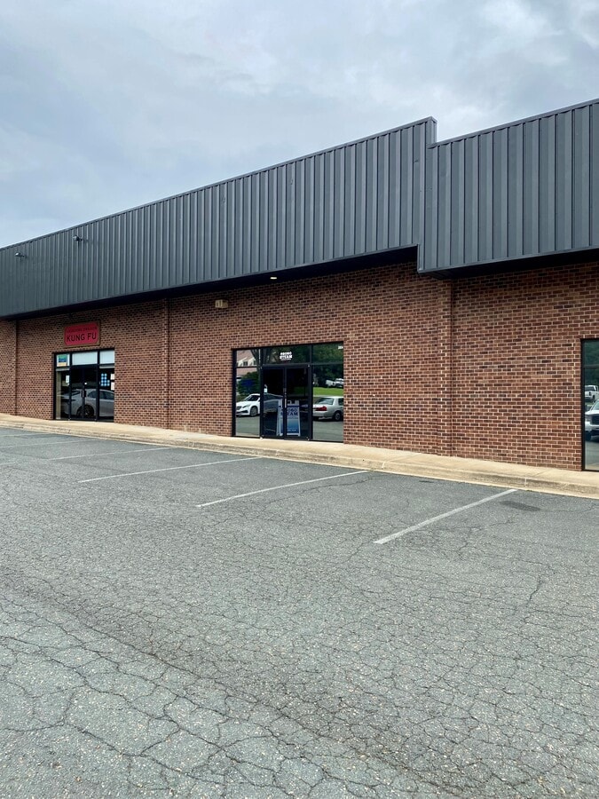 21303036 Berkmar Dr, Charlottesville, VA 22901