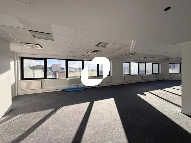 Office in Cergy for lease - Interior Photo - Image 2 of 9