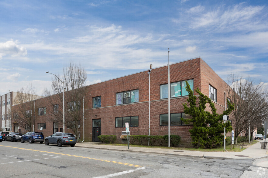 66-70 Randall Ave, Rockville Centre, NY for lease - Primary Photo - Image 1 of 7