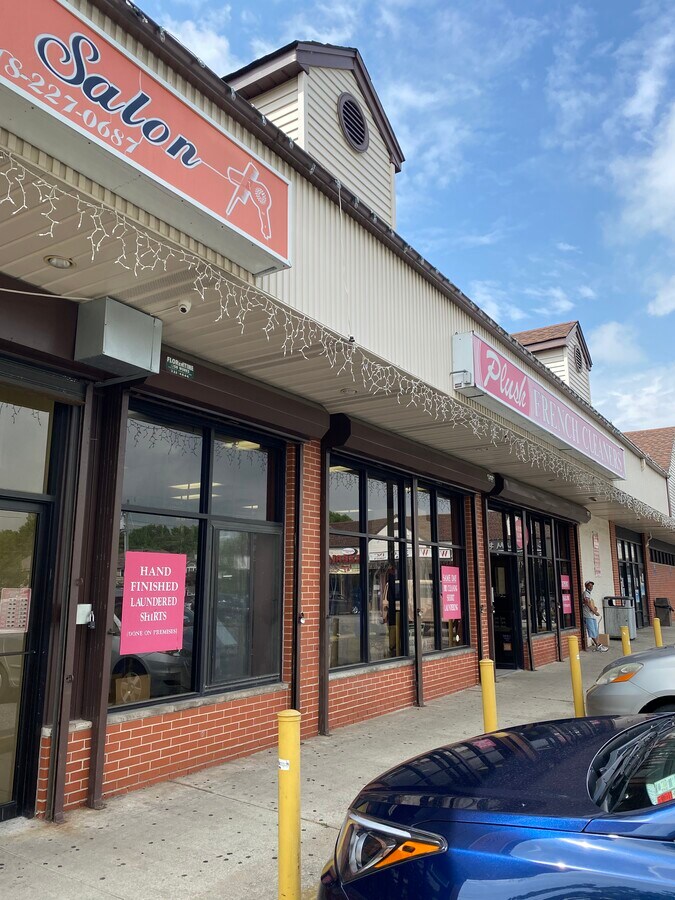 5840 Amboy Rd, Staten Island, NY 10309 Brothers Shopping Center