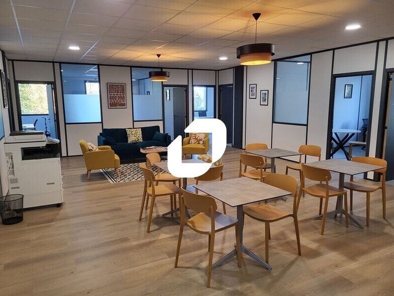 Office in Mérignac for lease - Building Photo - Image 2 of 13