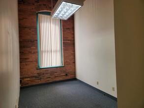 290 Pratt St, Meriden, CT for lease Interior Photo- Image 1 of 1