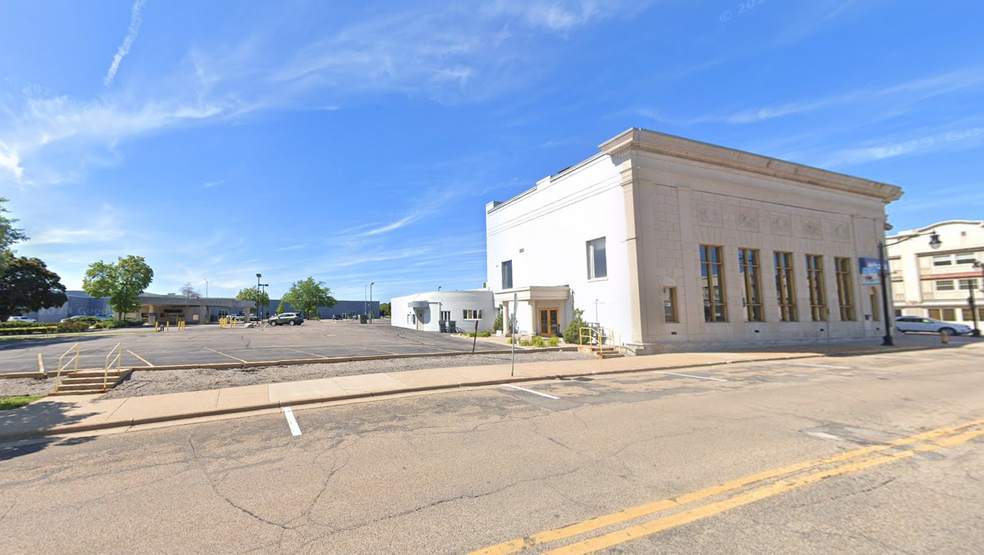 311 W Grand Ave, Wisconsin Rapids, WI for sale - Primary Photo - Image 1 of 4