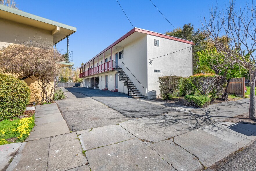 1405 Carleton St, Berkeley, CA 94702