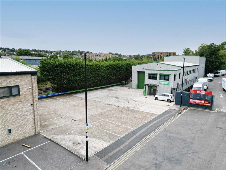 Redlands, Coulsdon for sale - Building Photo - Image 1 of 1