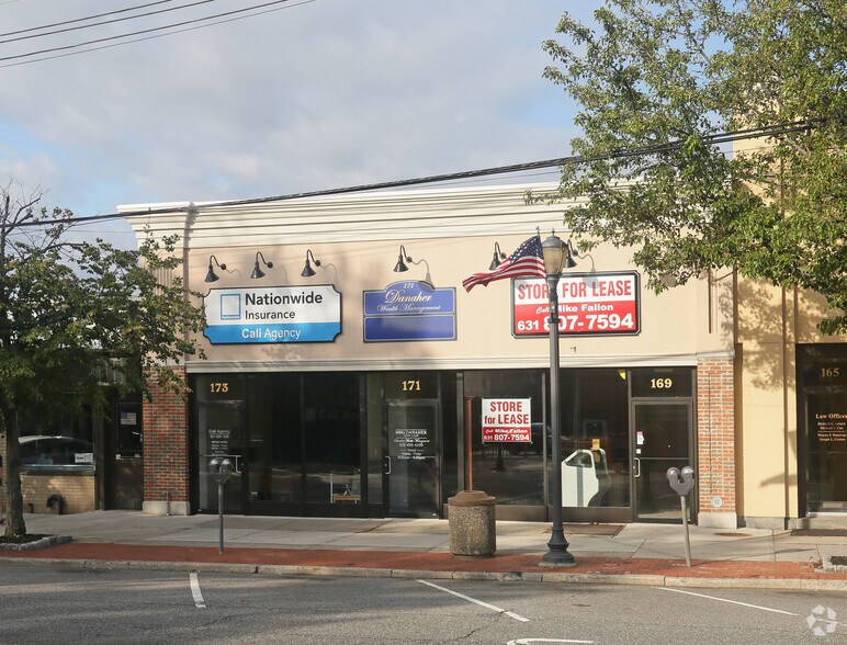 184 S 1st St, Lindenhurst, NY for sale - Primary Photo - Image 1 of 1