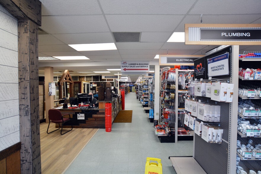 16003 E High St, Middlefield, OH for sale - Interior Photo - Image 3 of 8