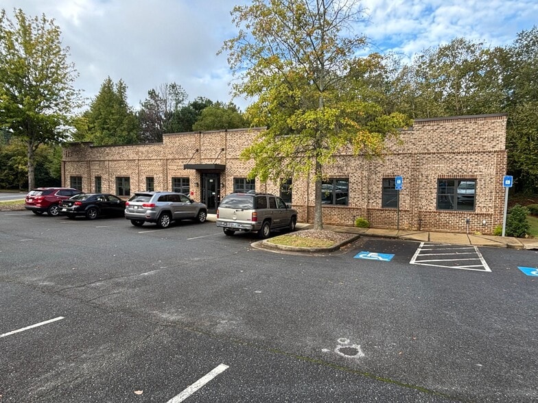 113 Village Ctr W, Woodstock, GA for sale - Primary Photo - Image 1 of 5