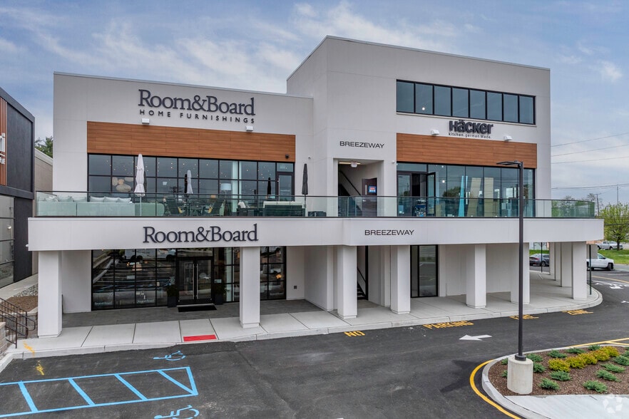 762 Rt 17 N, Paramus, NJ for lease - Building Photo - Image 2 of 5