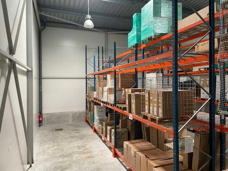 Office in Craponne for lease - Interior Photo - Image 3 of 8