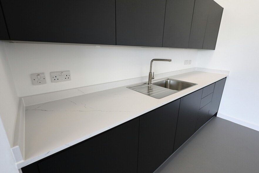 Limberline Rd, Portsmouth for lease - Building Photo - Image 2 of 37