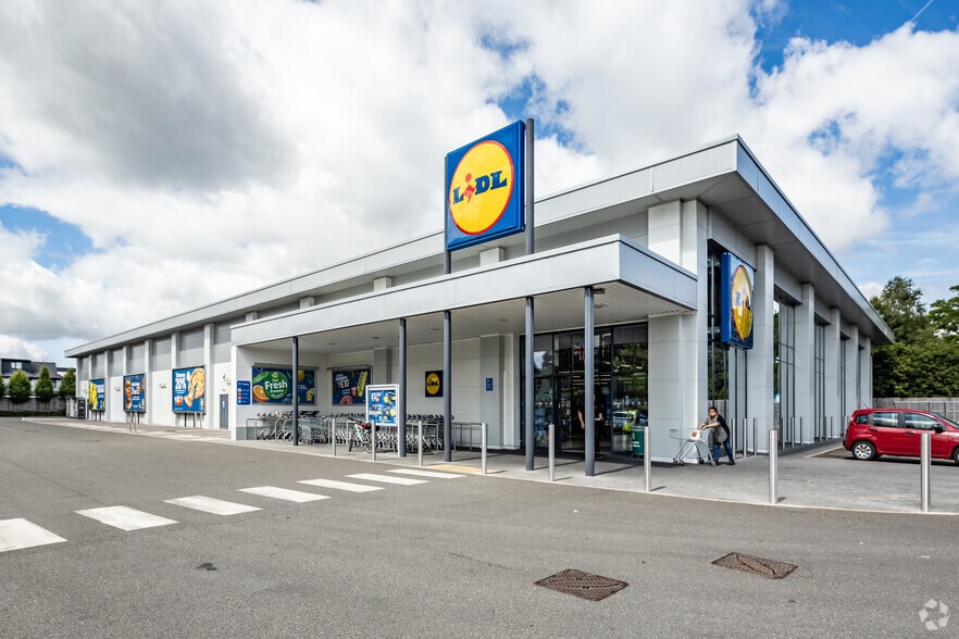 750 Chester Rd, Manchester for lease - Building Photo - Image 1 of 2