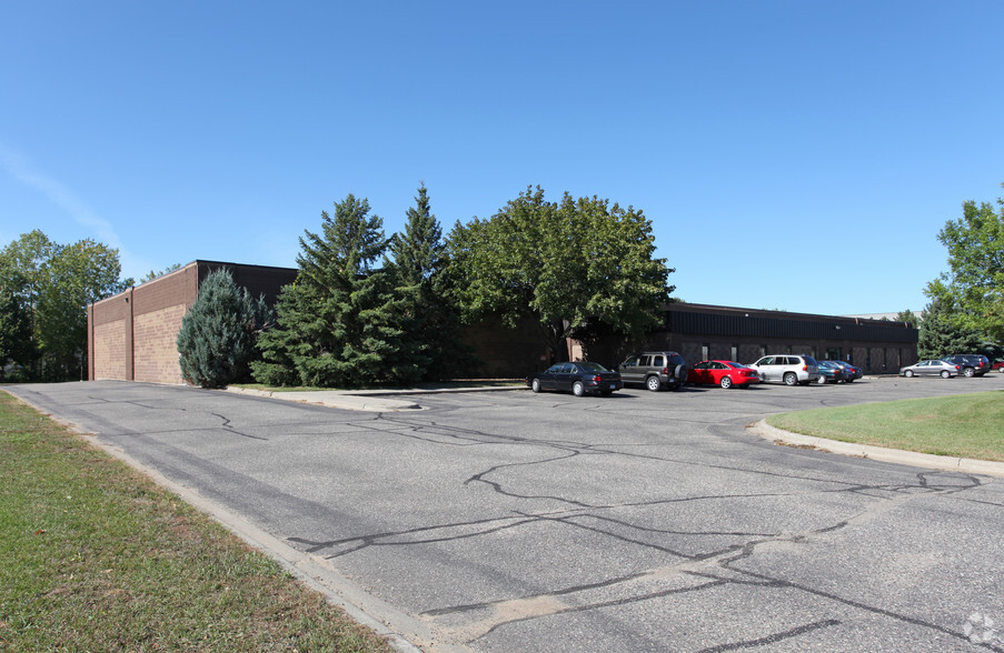 10044 NE Goodhue St, Blaine, MN for lease - Primary Photo - Image 1 of 41