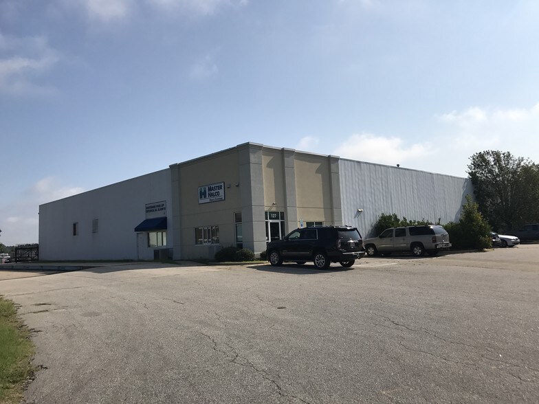 127 Best Wood Dr, Clayton, NC for sale - Building Photo - Image 1 of 1