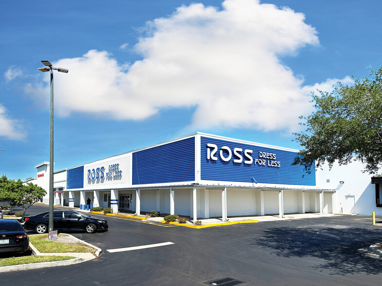 101-105 W Vine St, Kissimmee, FL for lease - Building Photo - Image 3 of 6