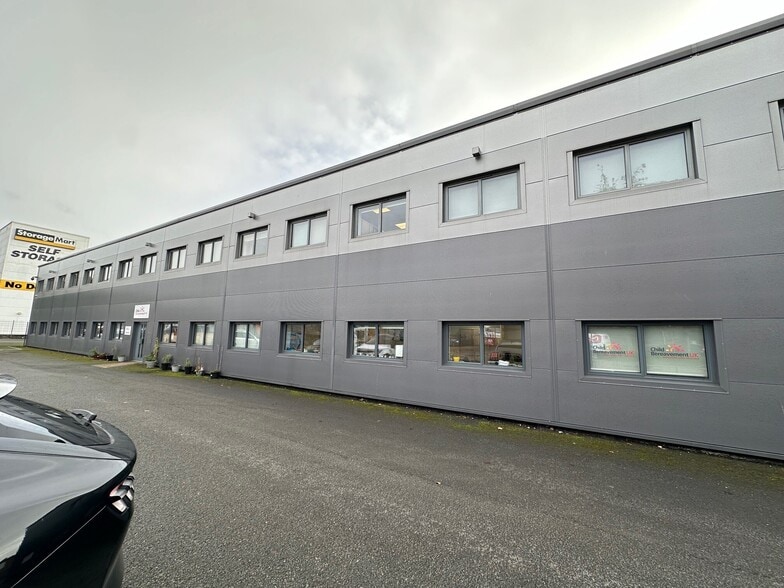 Units A & C Knaves Beech Way, Loudwater Way, High Wycombe for lease - Building Photo - Image 2 of 25