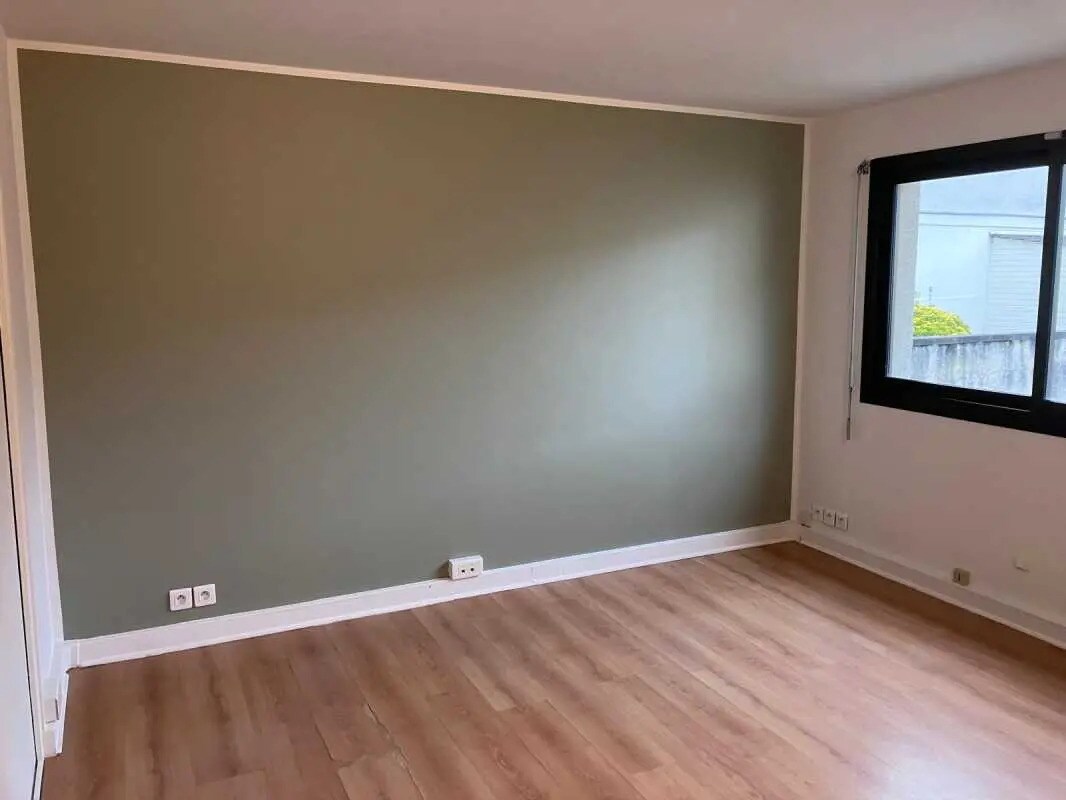 24 Rue Des Moulineaux, Suresnes for sale Interior Photo- Image 1 of 1