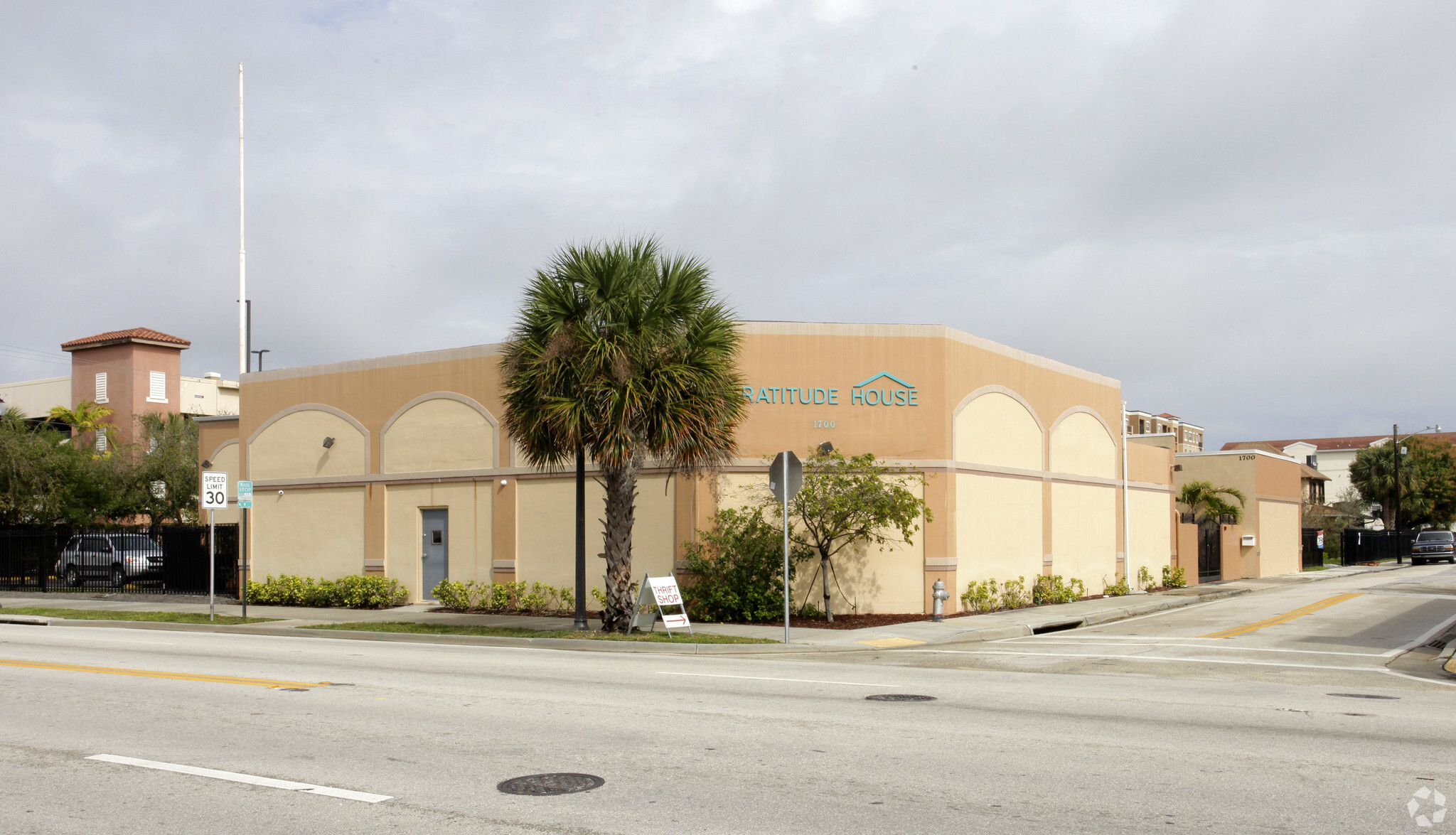 1700 N Dixie Hwy, West Palm Beach, FL for sale Primary Photo- Image 1 of 1