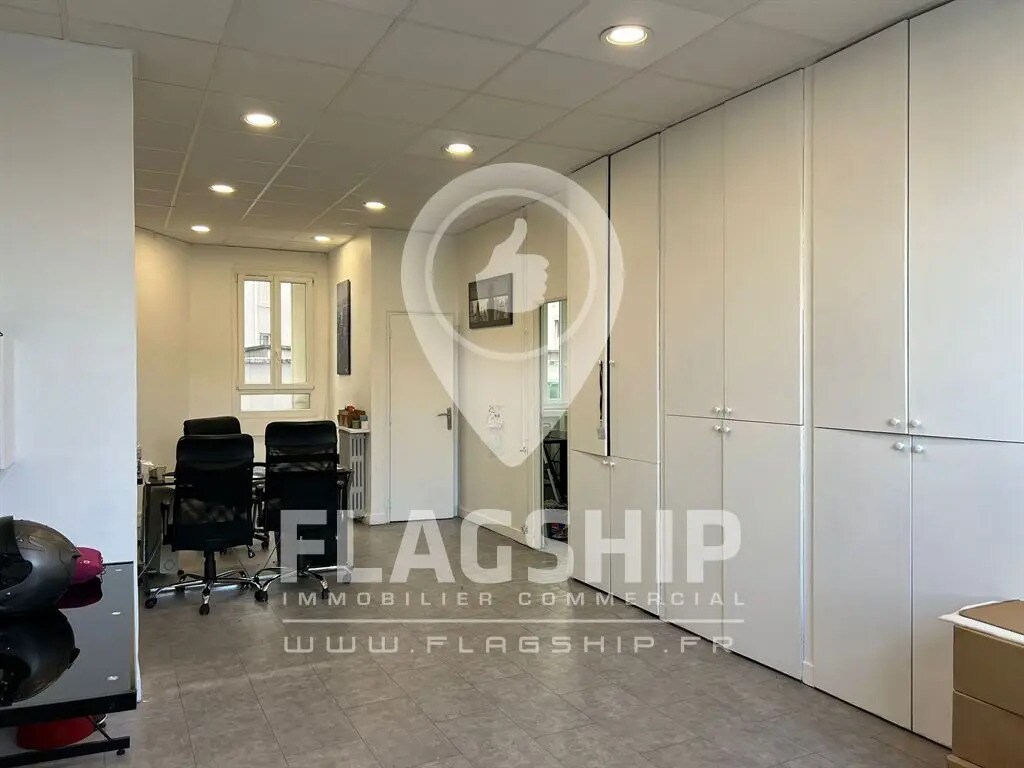 Office in Paris for lease Interior Photo- Image 1 of 10