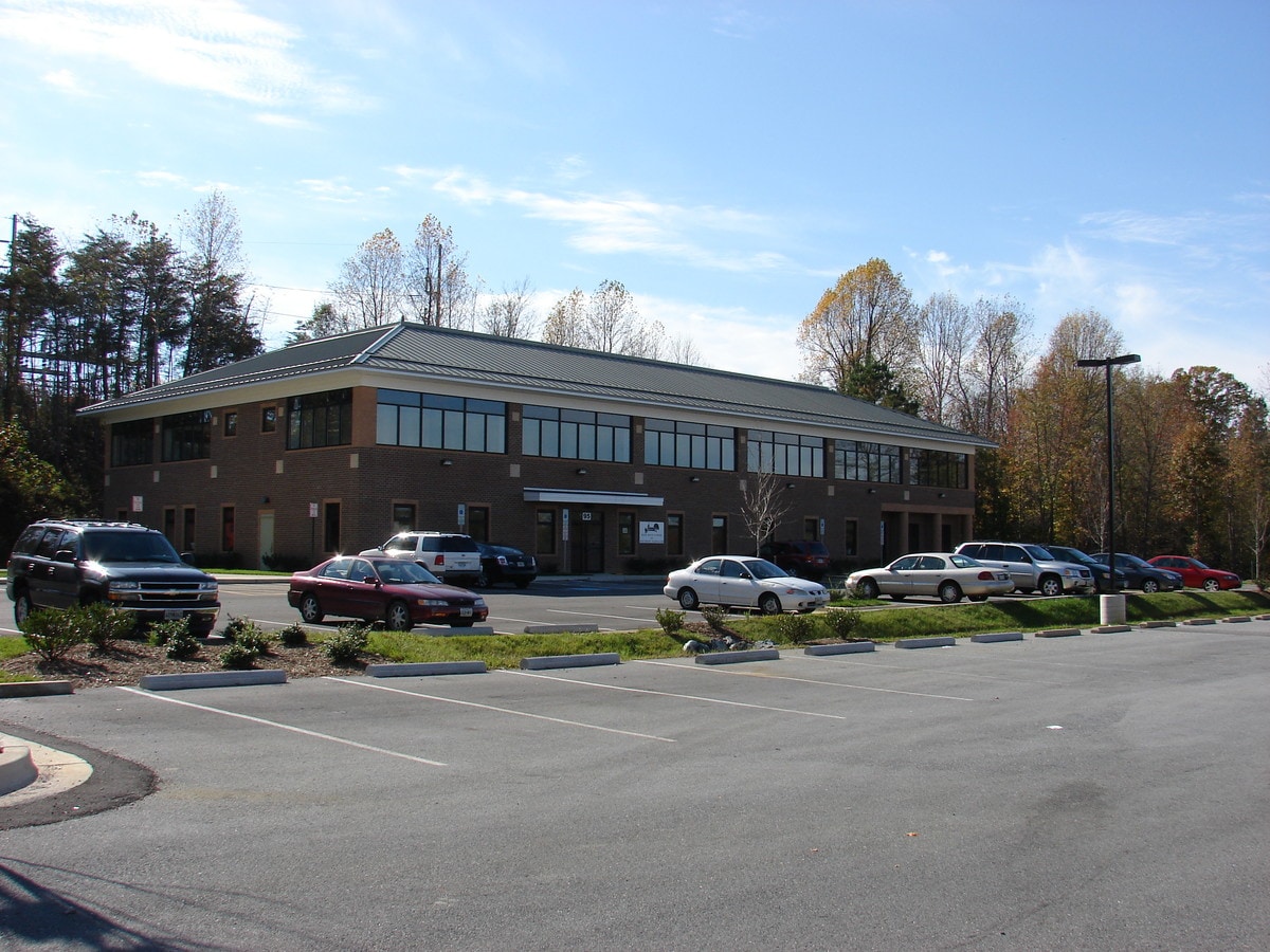 95 Catalpa Dr, La Plata, MD 20646