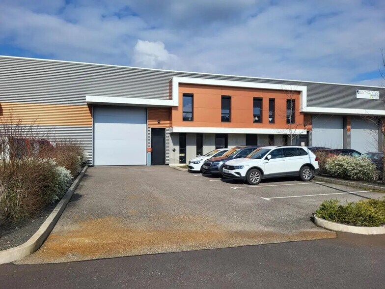 Flex in Meyzieu for lease - Building Photo - Image 2 of 6
