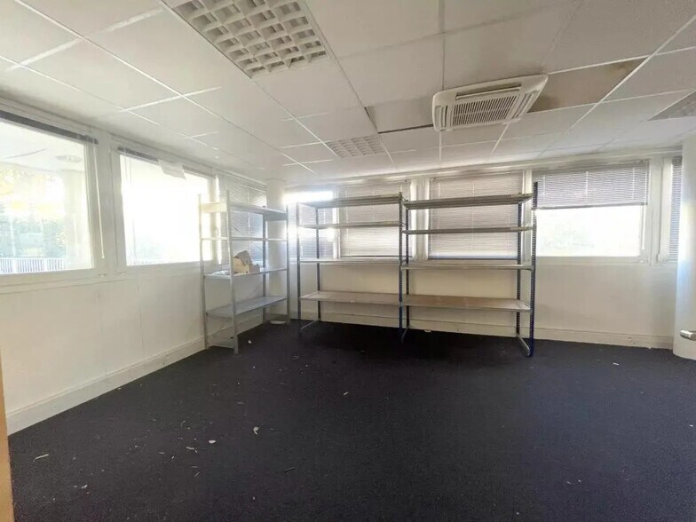 Office in Villeneuve-Loubet for lease - Building Photo - Image 3 of 11