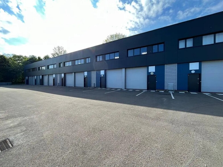 Flex in Besançon for lease - Building Photo - Image 1 of 6