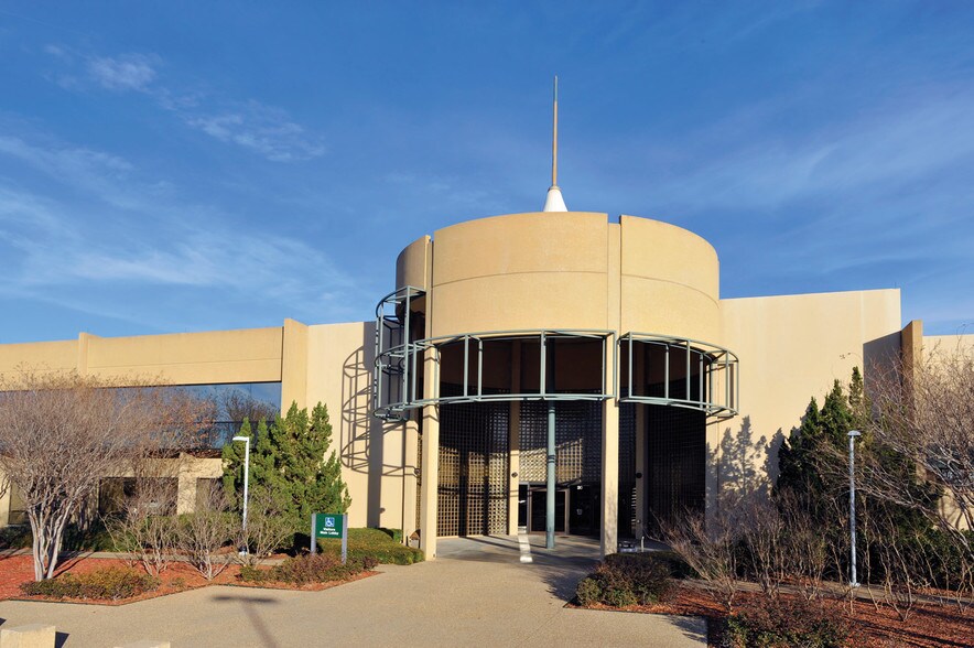 5555 N Beach St, Fort Worth, TX, 76137 Flex Space For Lease