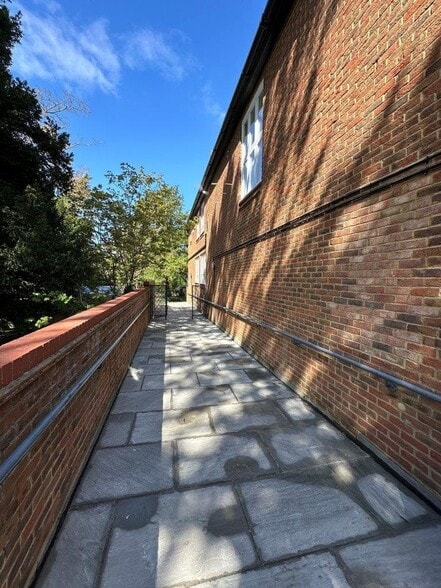 Summer Rd, Thames Ditton for lease - Building Photo - Image 3 of 13
