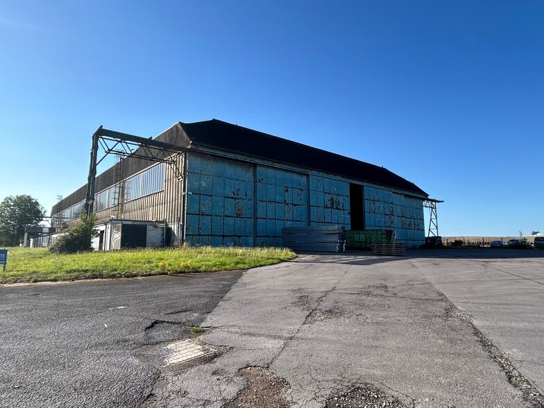 C2 Wroughton Airfield Orbital Rd, Wroughton for lease - Primary Photo - Image 1 of 8