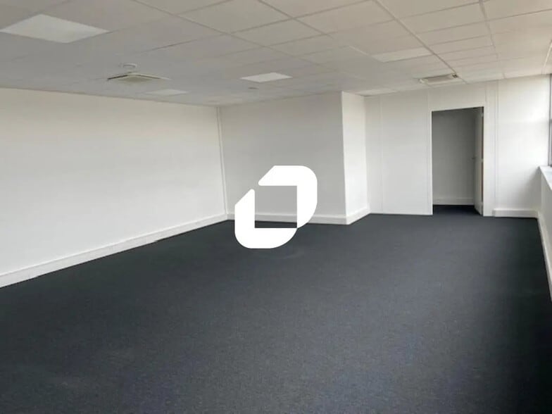 Office in Alfortville for lease - Interior Photo - Image 3 of 6