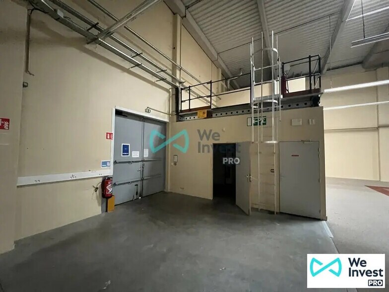 Retail in Thillois for lease - Interior Photo - Image 3 of 6