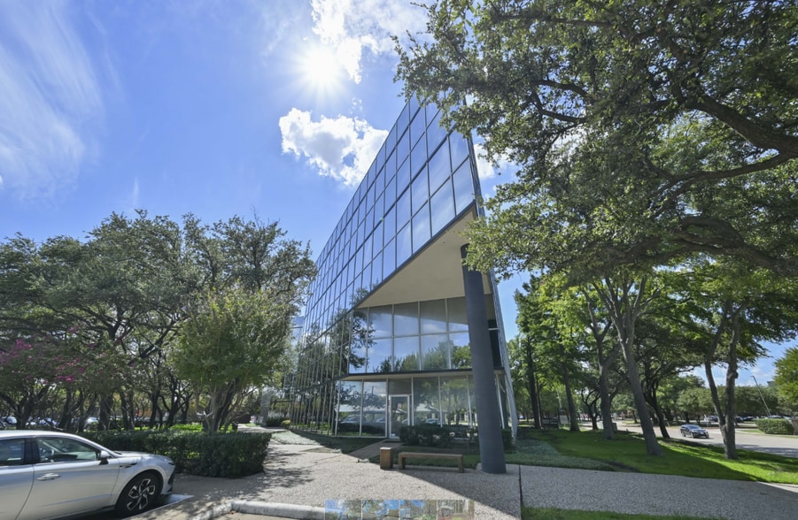 8600 Freeport Pky, Irving, TX for sale - Building Photo - Image 3 of 11