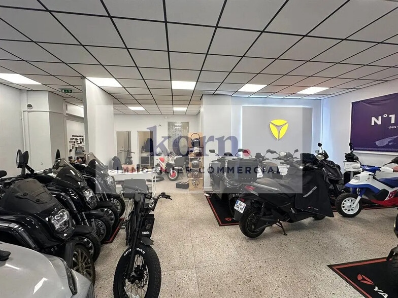 Retail in Paris for lease - Interior Photo - Image 2 of 9