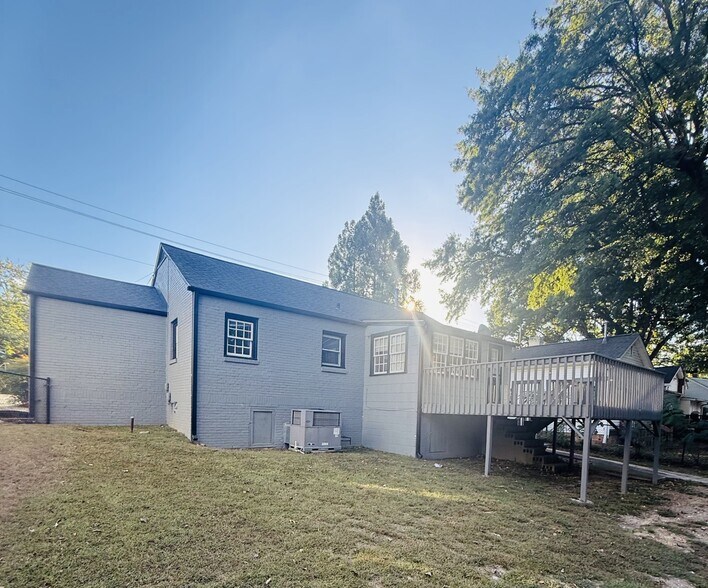 202 W Chatham St, Apex, NC for sale - Building Photo - Image 2 of 17