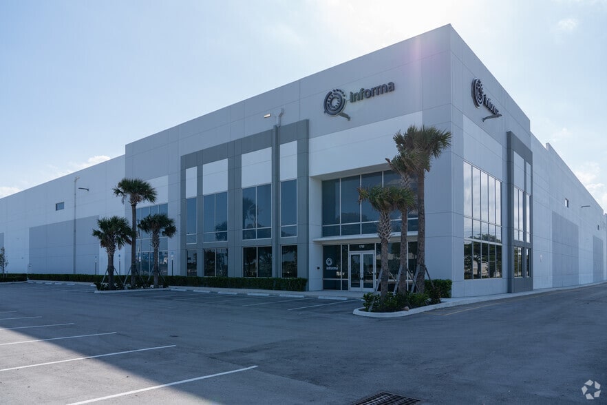 1700 Eller Dr, Fort Lauderdale, FL for lease - Building Photo - Image 1 of 8