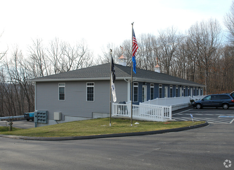 3 Inspiration Ln, Chester, CT for lease - Building Photo - Image 2 of 9