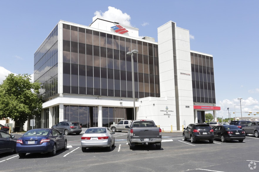 2520 W Irving Blvd, Irving, TX for lease - Building Photo - Image 2 of 36