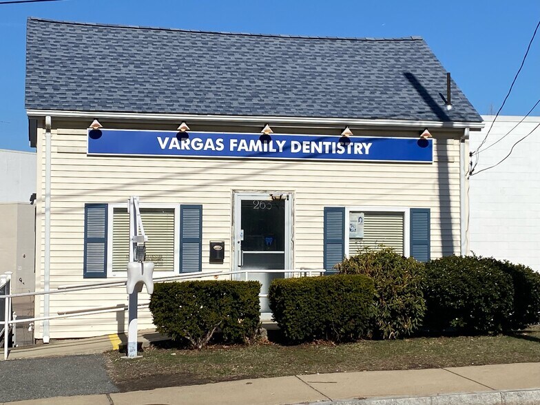 263 Washington St, Dedham, MA for lease - Building Photo - Image 1 of 8