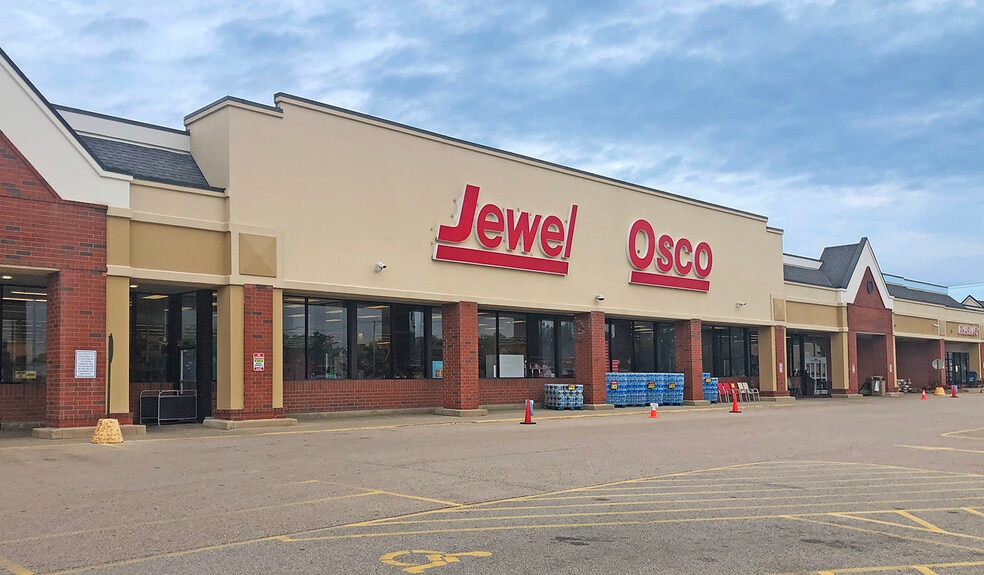 724-940 N Green Bay Rd, Waukegan, IL for lease - Building Photo - Image 2 of 4