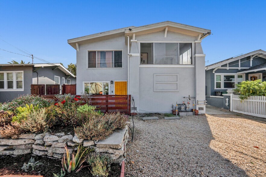 2730 Seminary Ave, Oakland, CA 94605