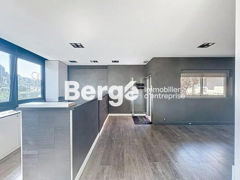 Office in Le Cannet for sale - Interior Photo - Image 1 of 12