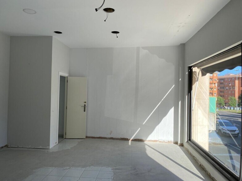 Retail in Cáceres, Cáceres for sale - Building Photo - Image 1 of 12
