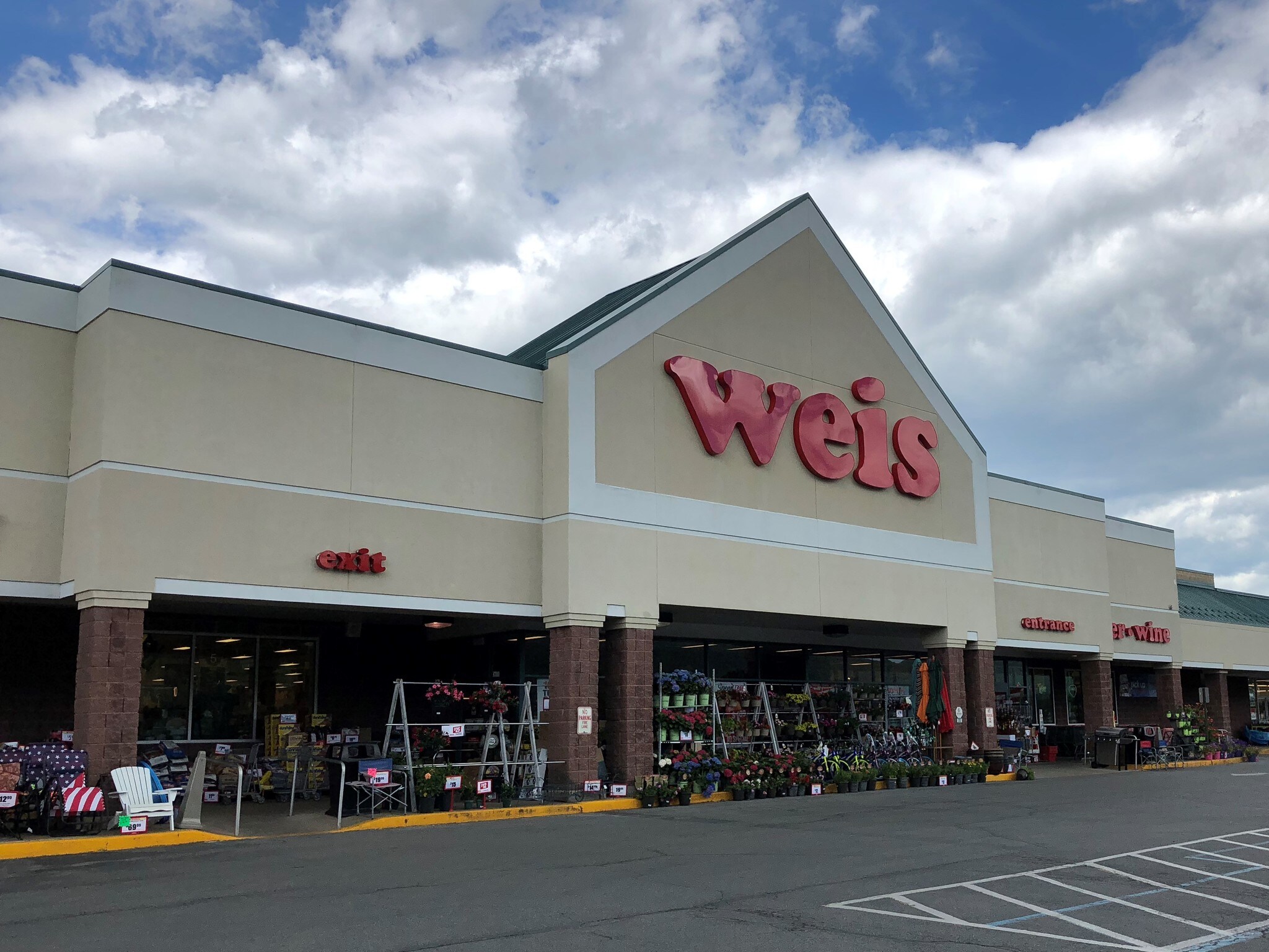 16 Millbrook Plz, Mill Hall, PA 17751 Millbrook Plaza