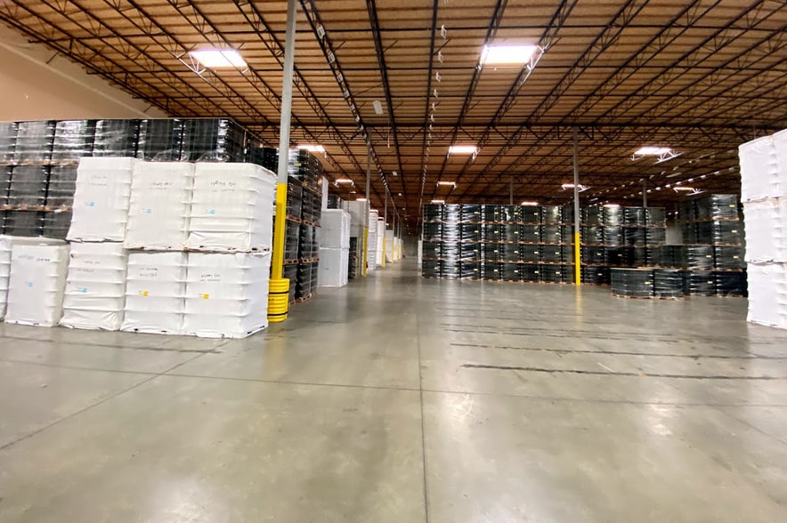 1215 E Whitmore Ave, Modesto, CA for lease - Interior Photo - Image 2 of 5