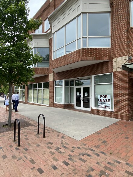 110 E Franklin St, Chapel Hill, NC for lease - Building Photo - Image 2 of 12